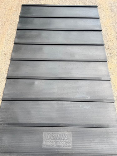 Rubber horse box trailer ramp - rubber,