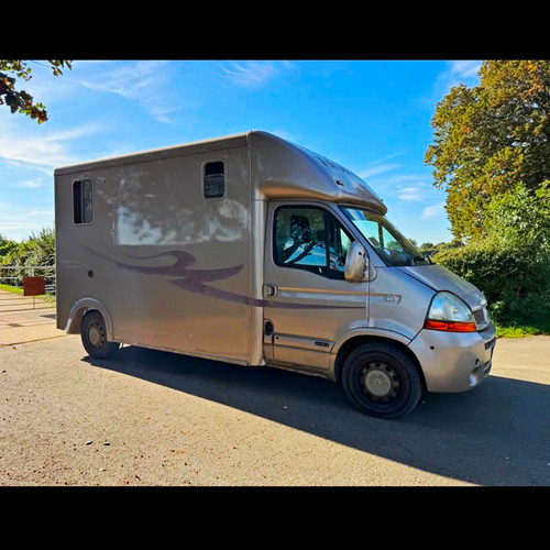 Renault horsebox stall to - stall,