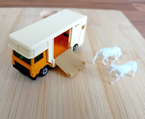 White yellow diecast horsebox - diecast,